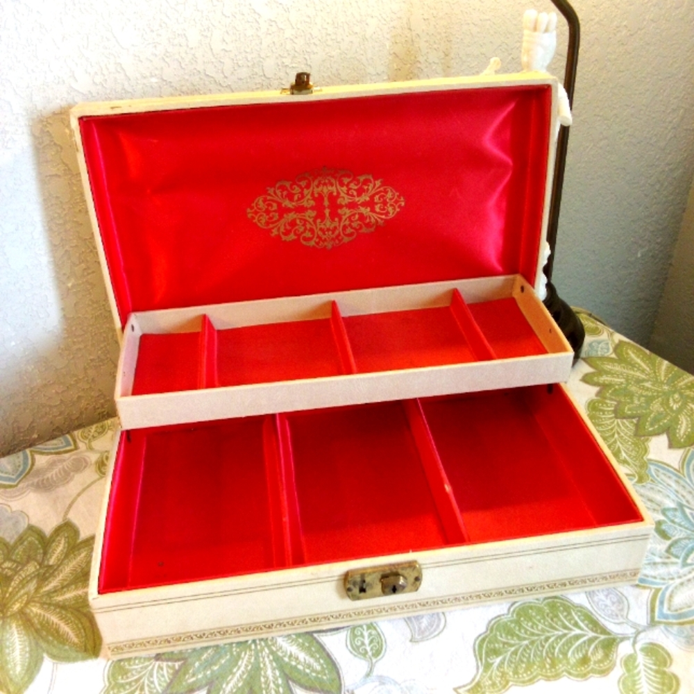 Vintage Leatherette Jewelry Box